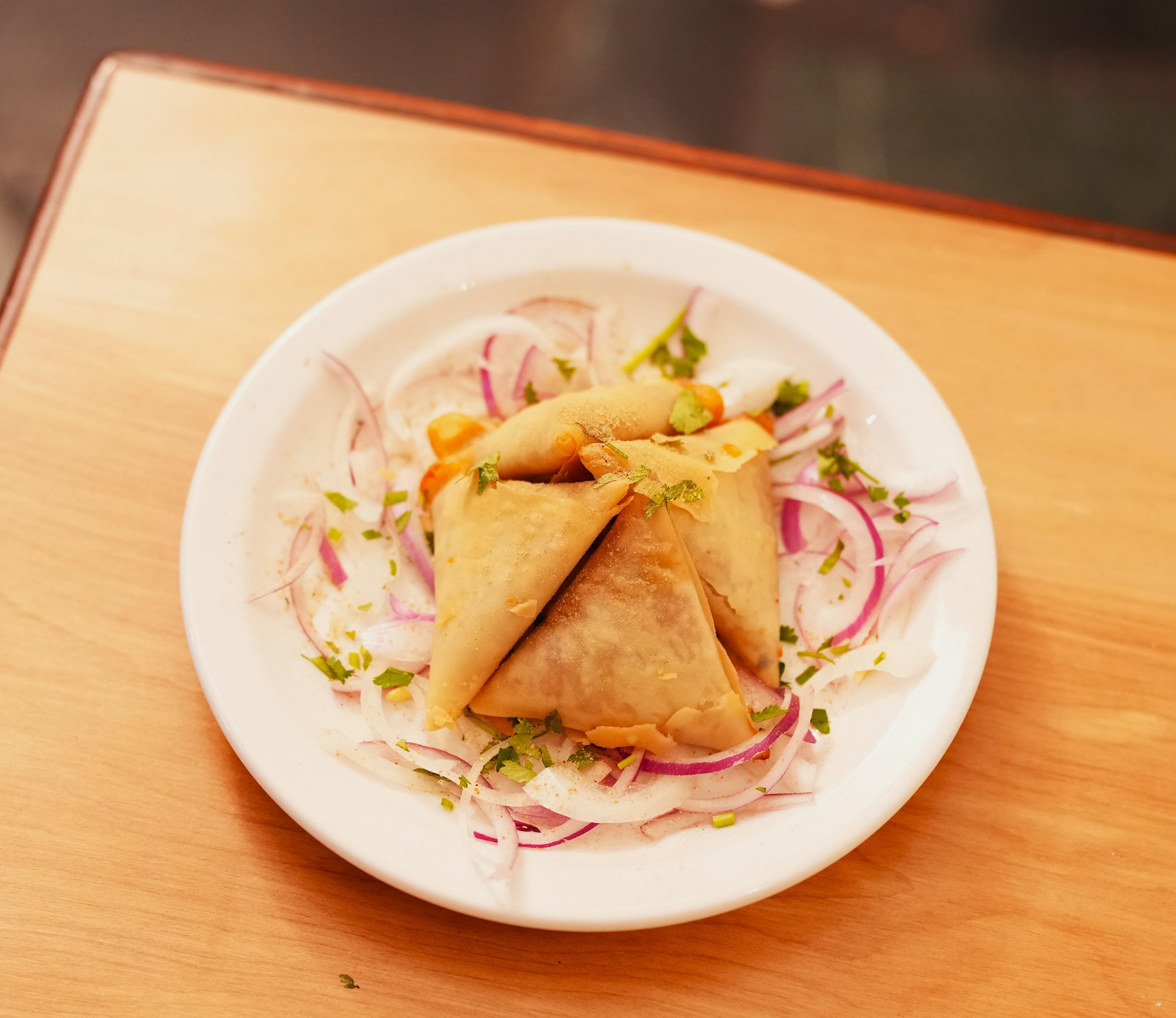 Onion Samosa (2 pieces).