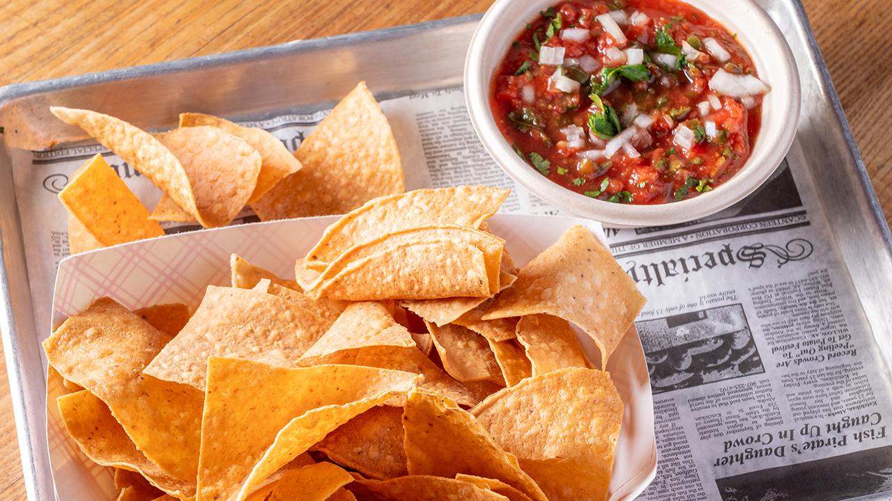 Chips y Salsa.