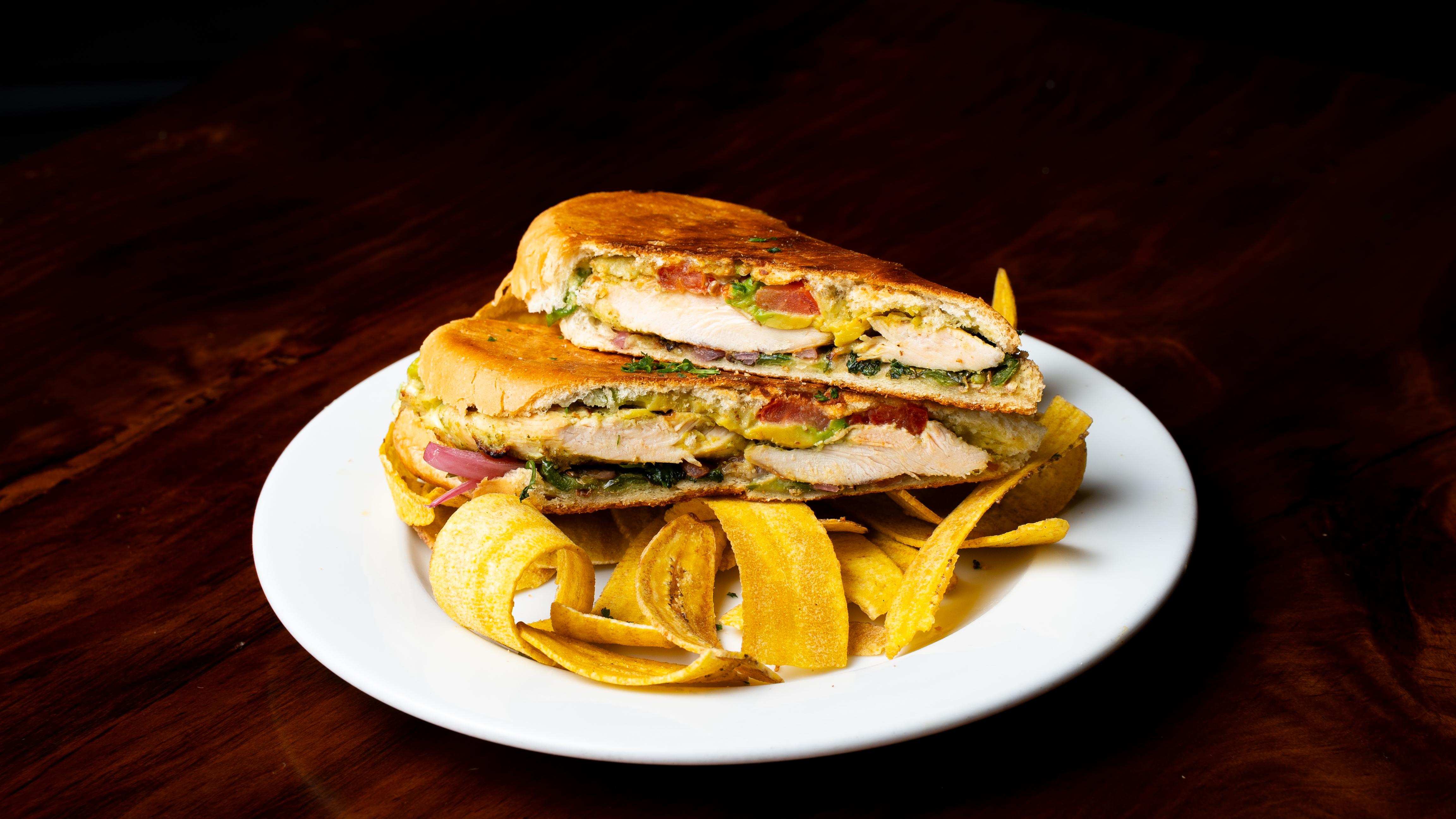Sandwich De Pollo | Chicken Sandwich.