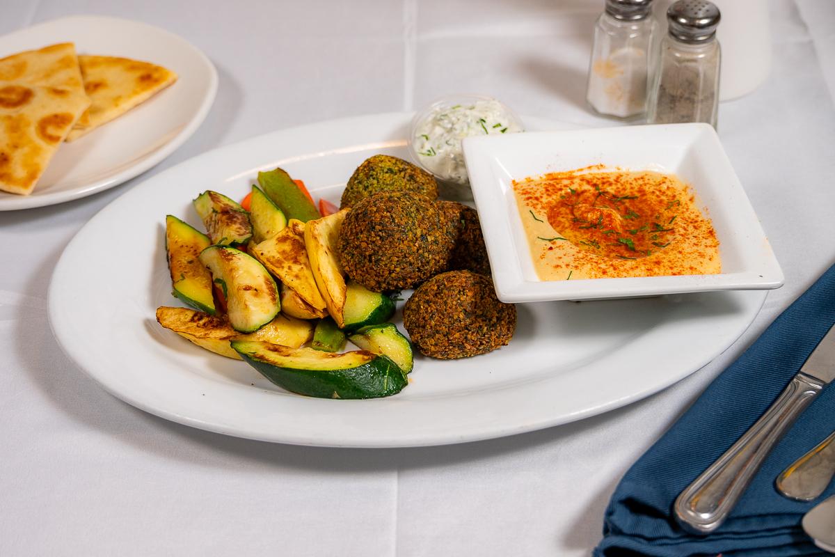 Falafel Plate (vegetarian).