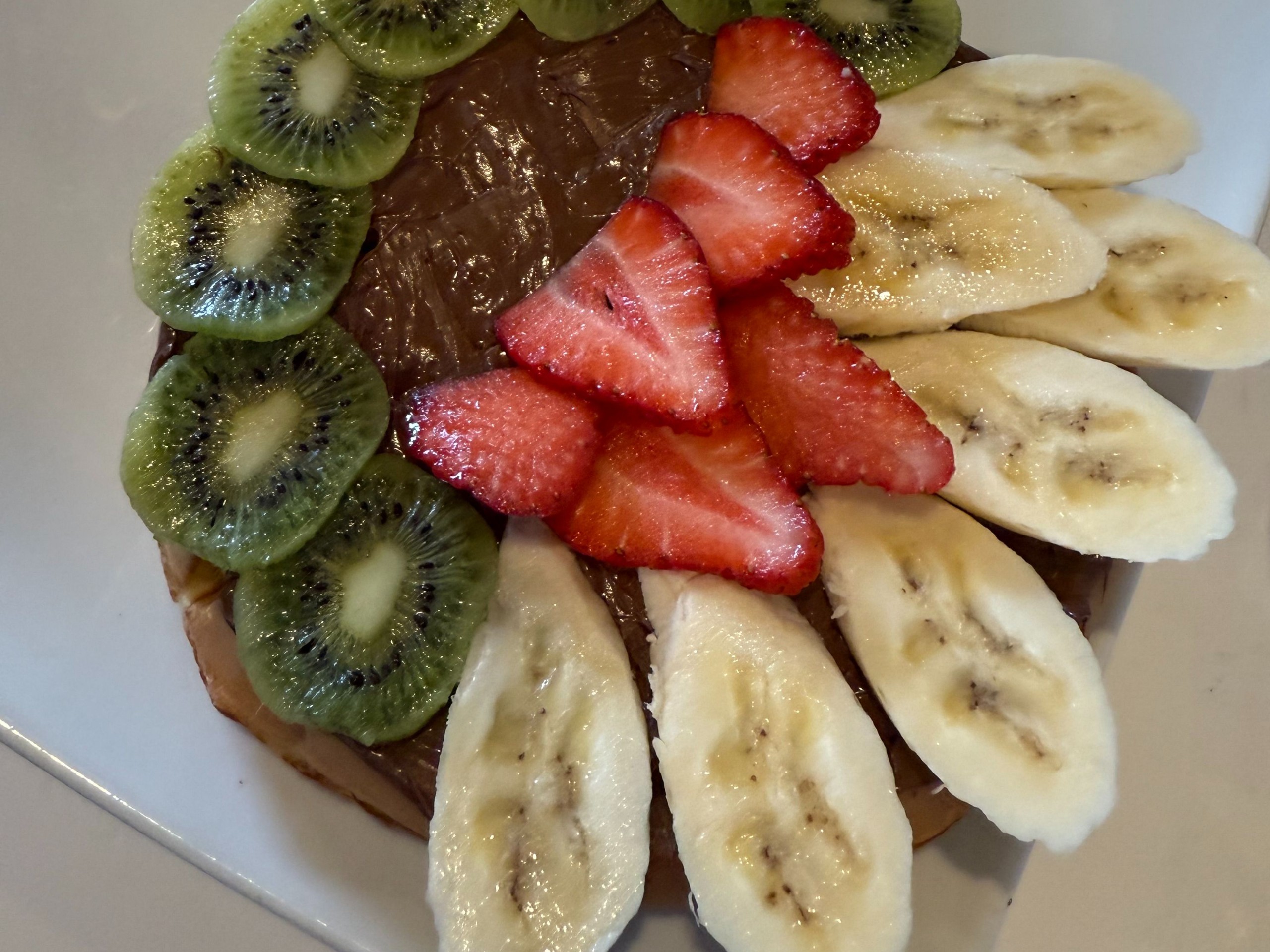Belgian Waffle Chocolate and Fruit / وافل بلجيكي بالشوكولاتة والفواكه.
