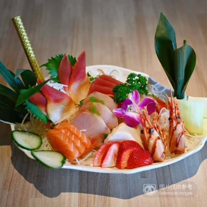 Celebration Sashimi (15 piece).