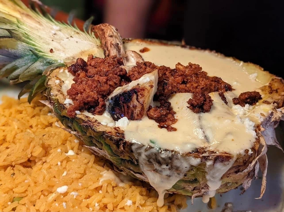 CHORIPOLLO A LA PINA.