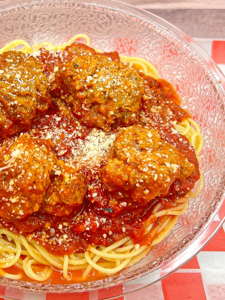 Family Spaghetti with 8 Meatballs.