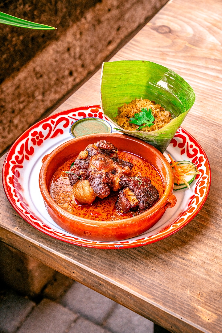 OXTAIL CURRY.