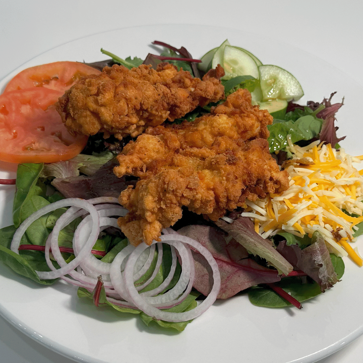 MIXED GREENS SALAD W/ CRISPY CHICKEN.