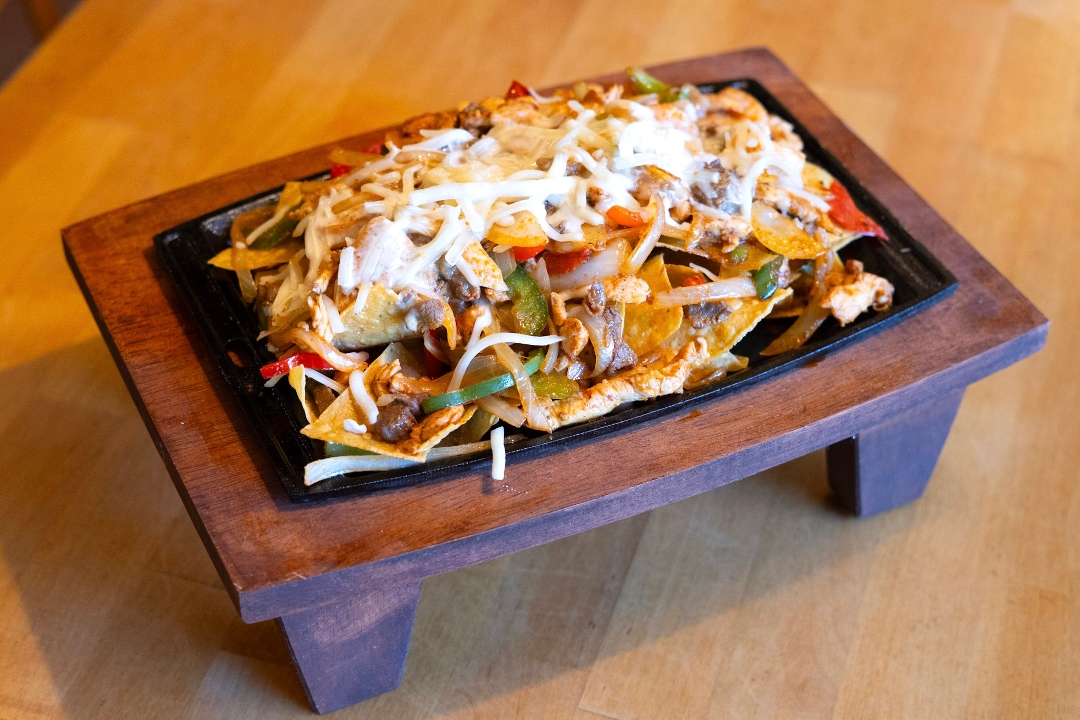 NACHOS FAJITAS.