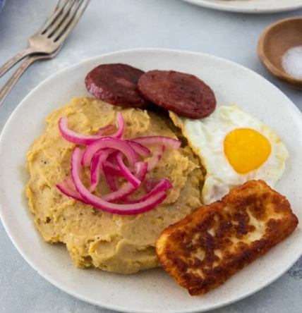 Mangú with 2 Eggs.