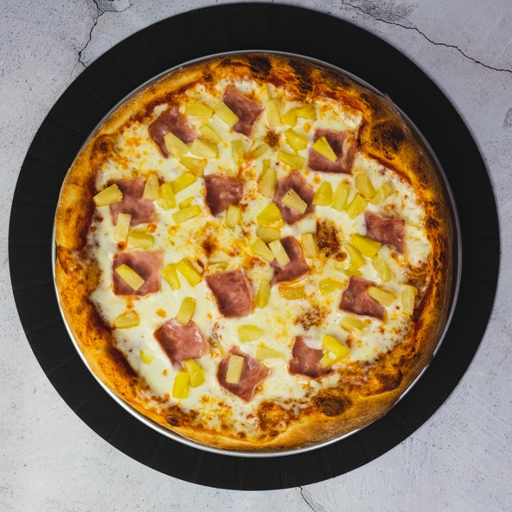 12" Hawaiian Dream Pizza.