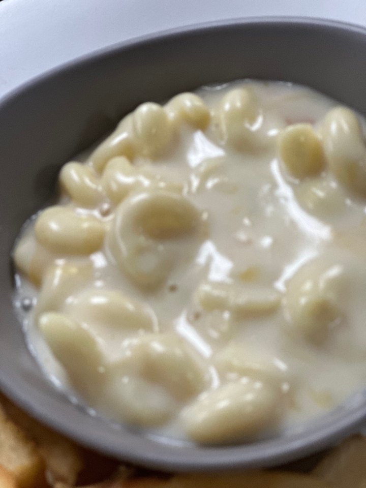 Kids Mac & Cheese w Side.