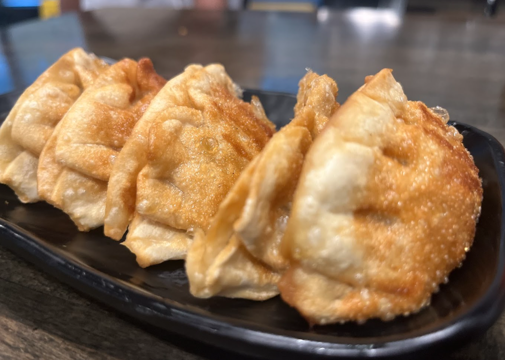 Fried dumplings (5pcs).