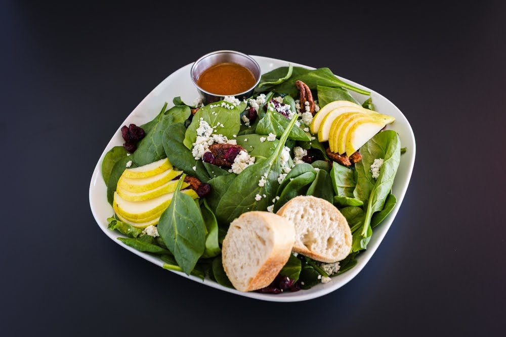 🥬⭐Pear & Bleu Cheese Salad.