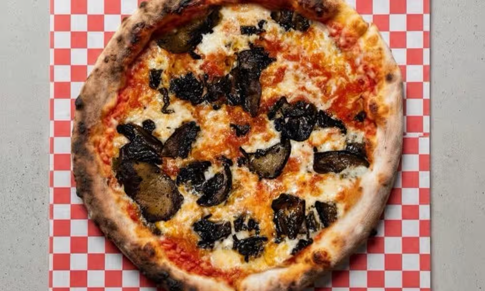 Mushroom Pizza (White).