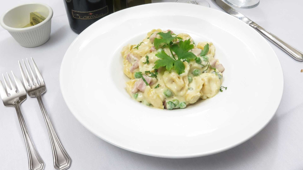 Tortellini Alfredo.