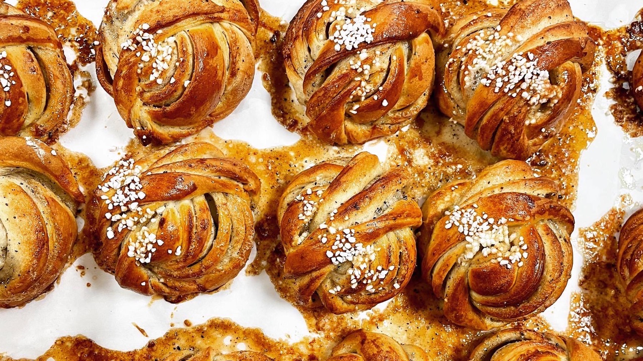 Cardamom Bun.