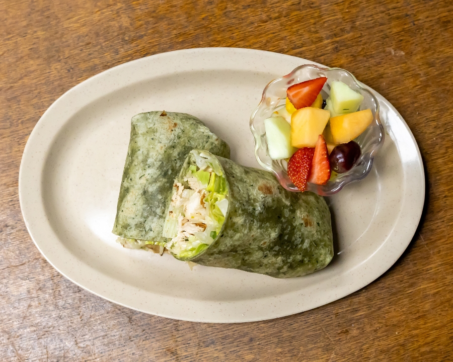 <CHICKEN CAESAR WRAP>.