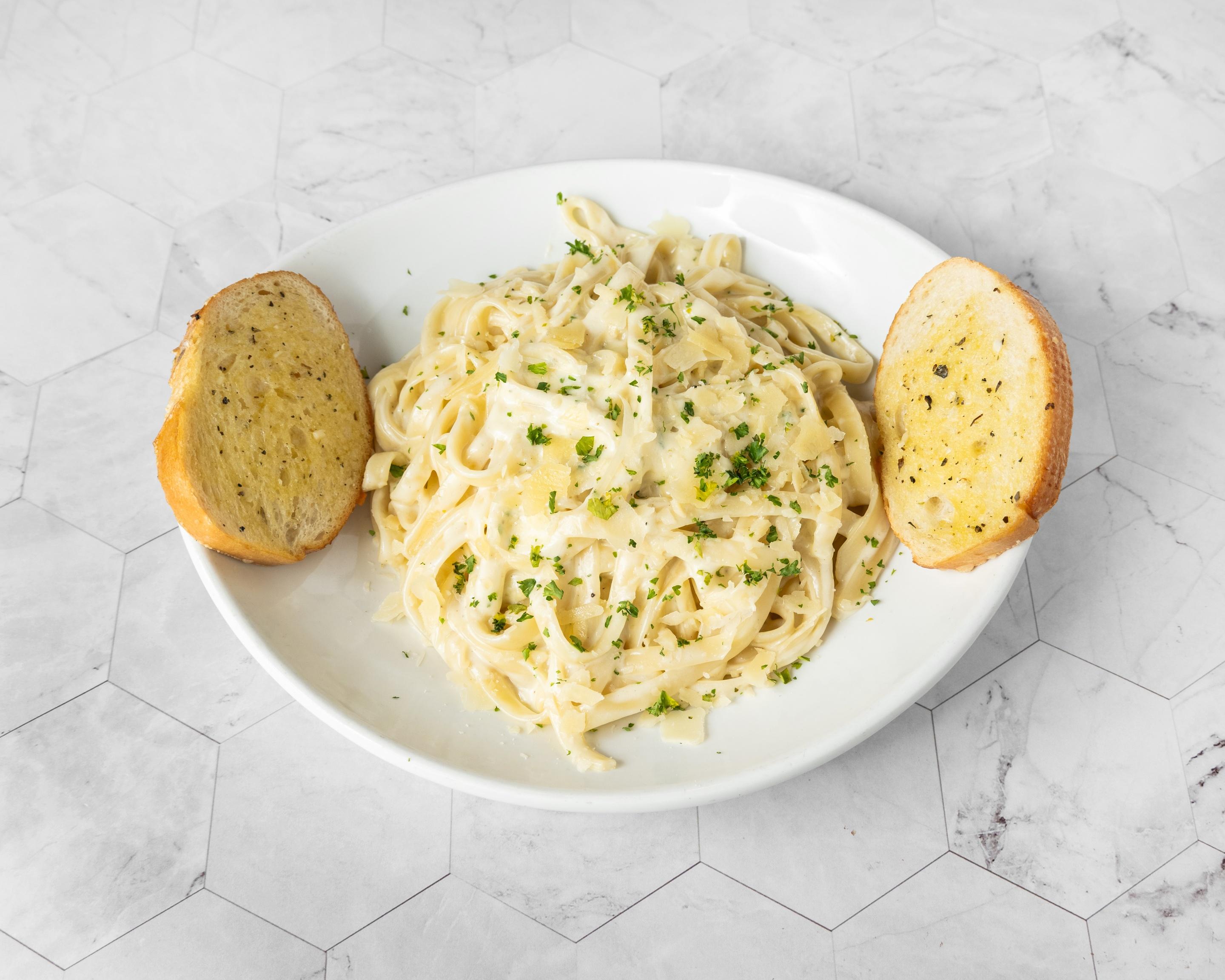 Lunch Fettuccine Alfredo.