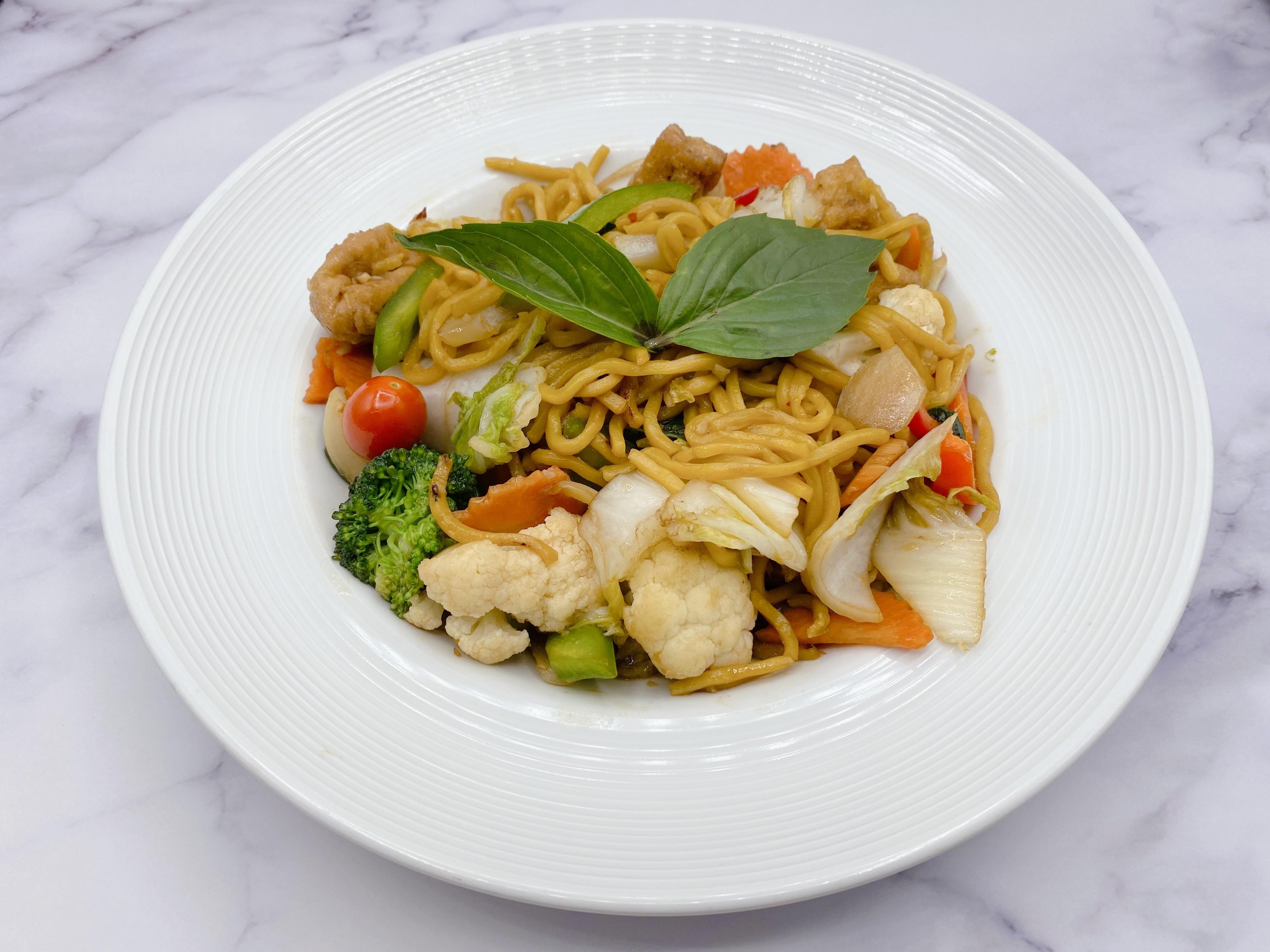 Vegan Lo Mein Drunken Noodle.