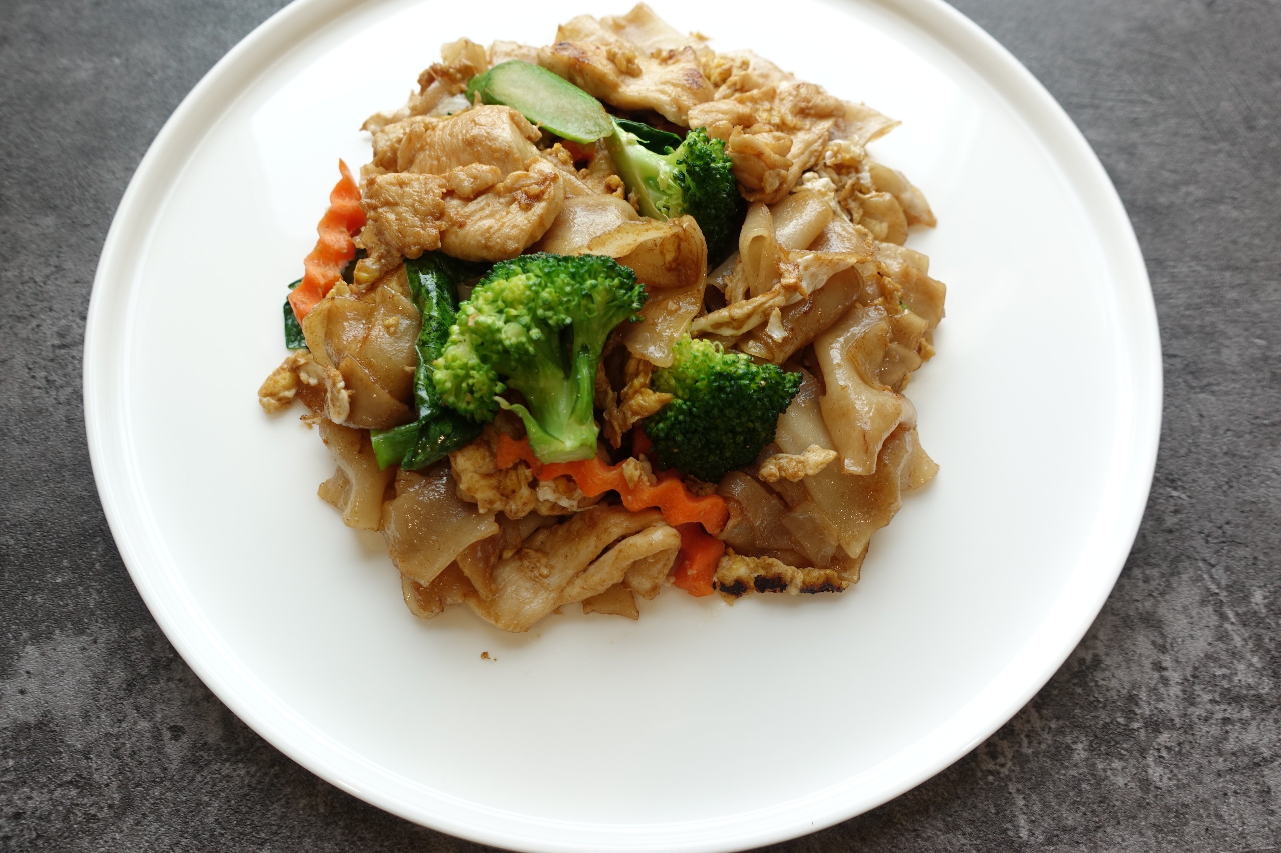 Pad See Ew (ผัดซีอิ๊ว).