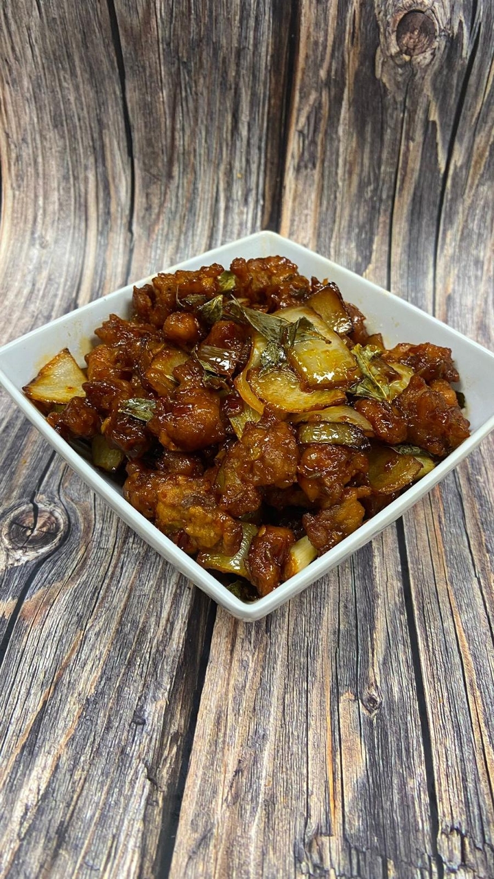 CHILLI CHICKEN (DRY).