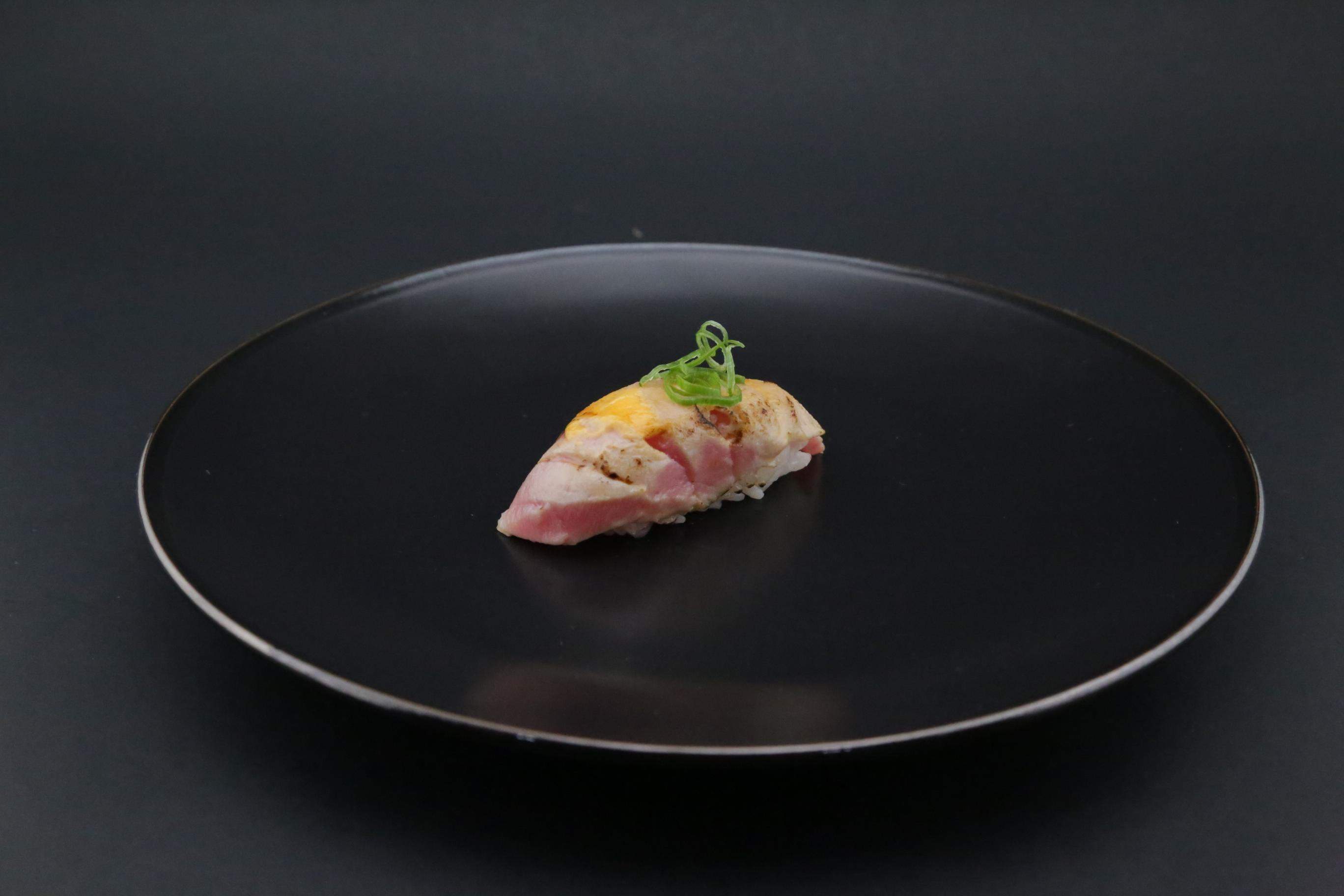 Torched Tuna Nigiri (2pcs).