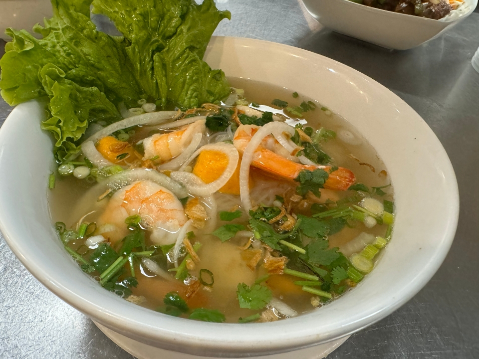 25-Rice Noodles Soup with Seafood - Hu Tieu Do Bien.