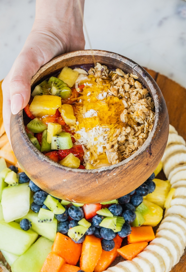 ORGANIC GRANOLA BOWL.