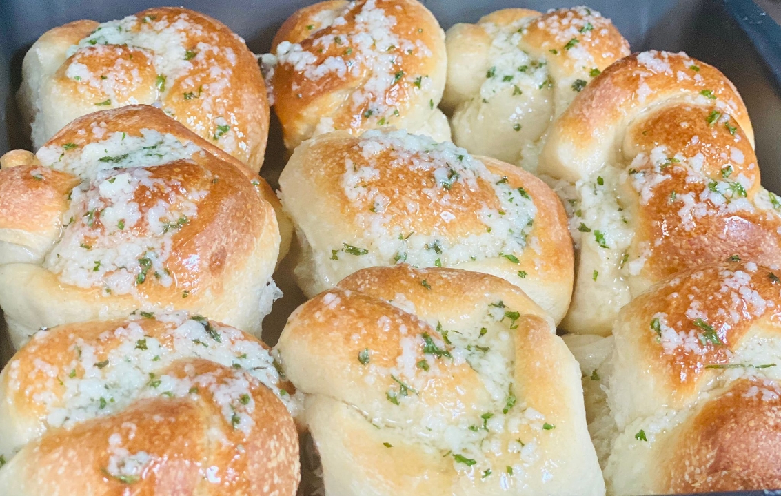 Garlic Rolls 1/2 Dozen.