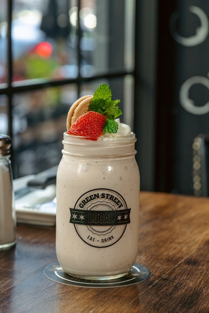 STRAWBERRY SHORT SHAKE.