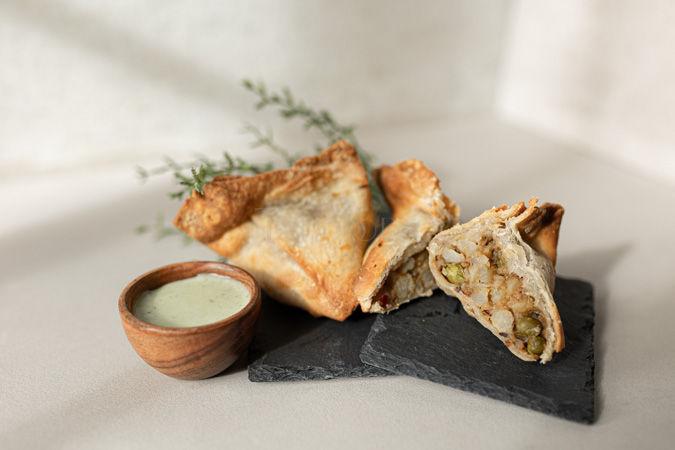 Veggie Samosa (2 Pcs).