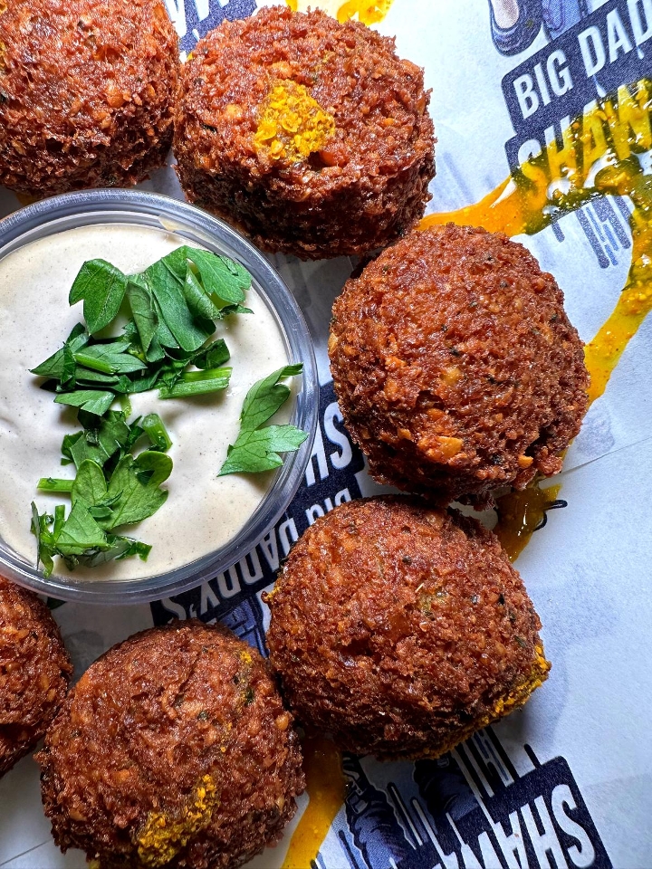 Falafel (8 pcs).