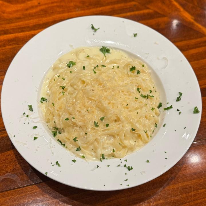 Linguine Alfredo.