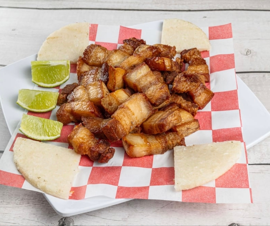 Chicharron Con Arepa.