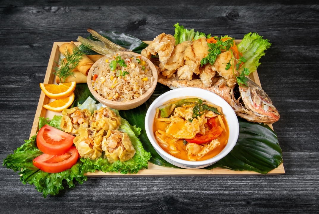 Thai royal set a.