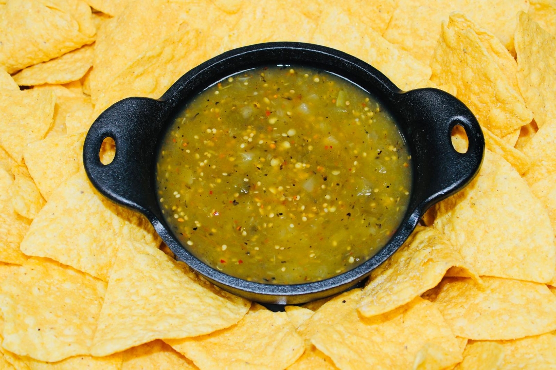 Salsa Verde & Chips (Sharable).