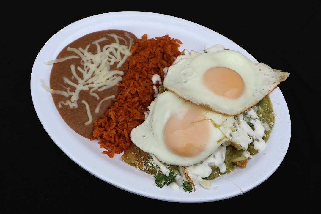 Chilaquiles con Huevo Plate.