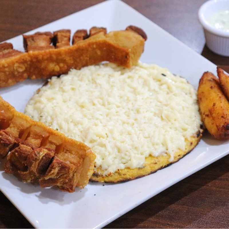 Chicharron Con Arepita.