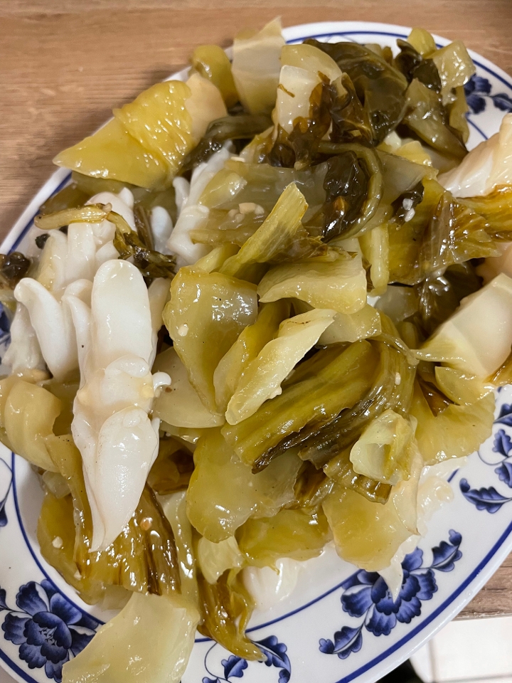 酸菜魷魚 71.Squid with Sour Cabbage.