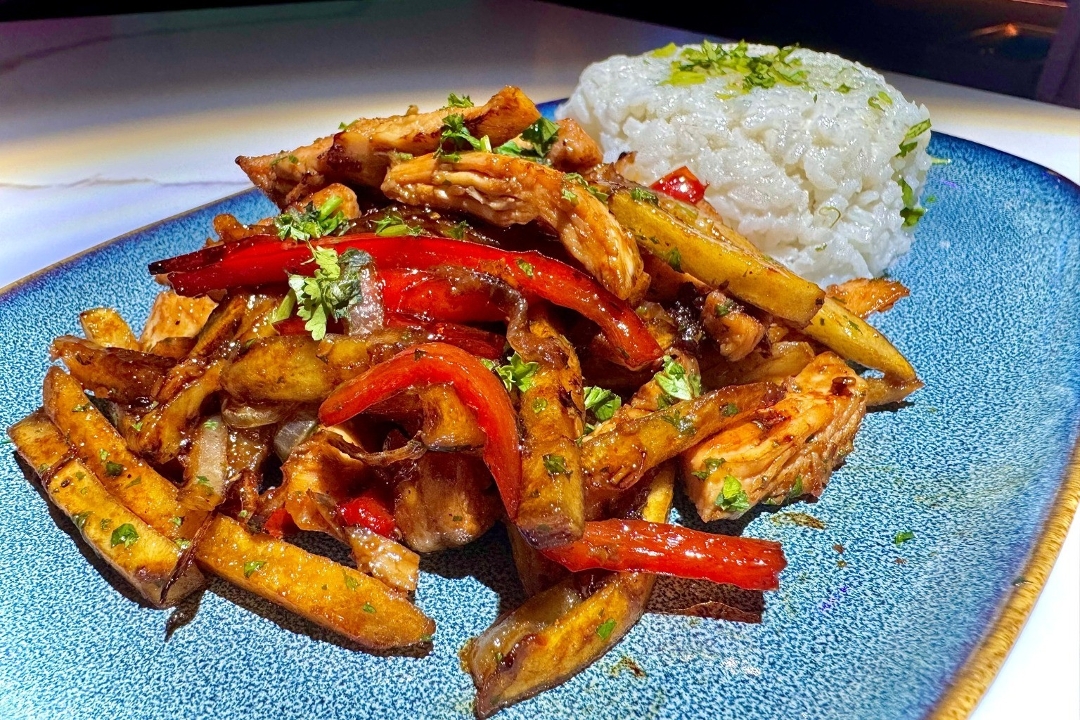 Pollo Saltado.