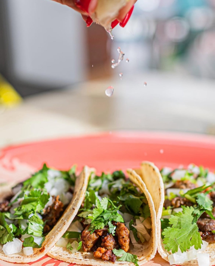 Taco Pollo Adobado.