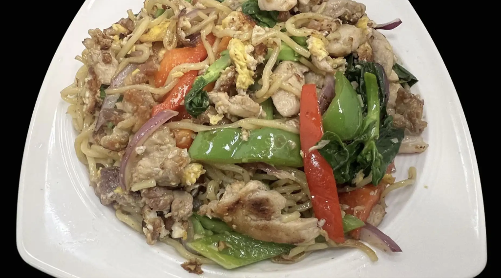 2. Pad Mee Leung.