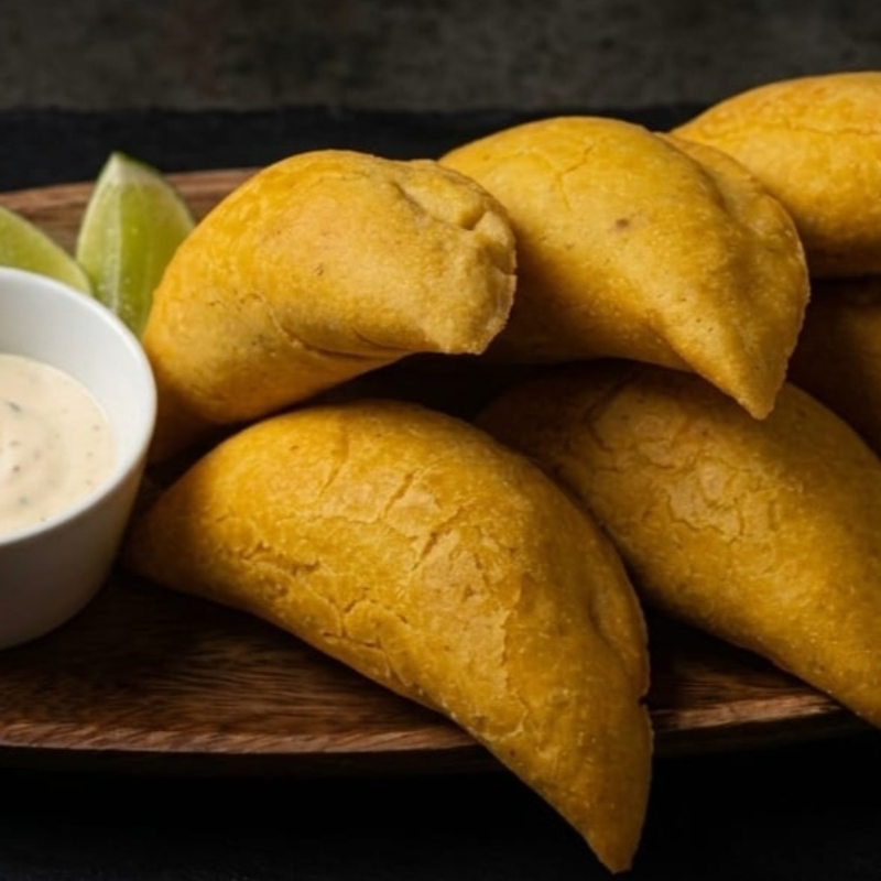 Empanadas Por (6) Colombianas /Carne o Pollo.