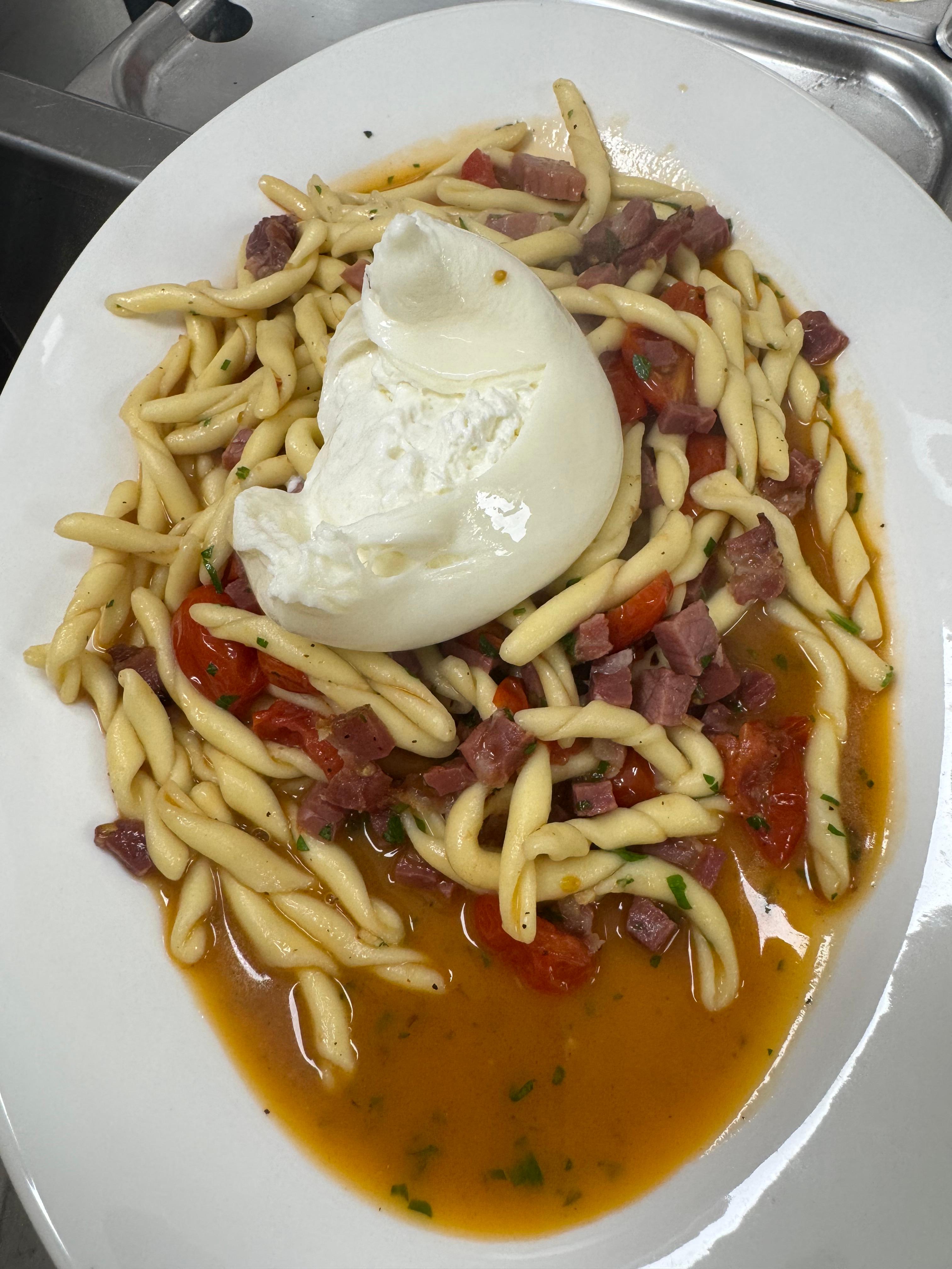 Strozzapreti Speck & Burrata.