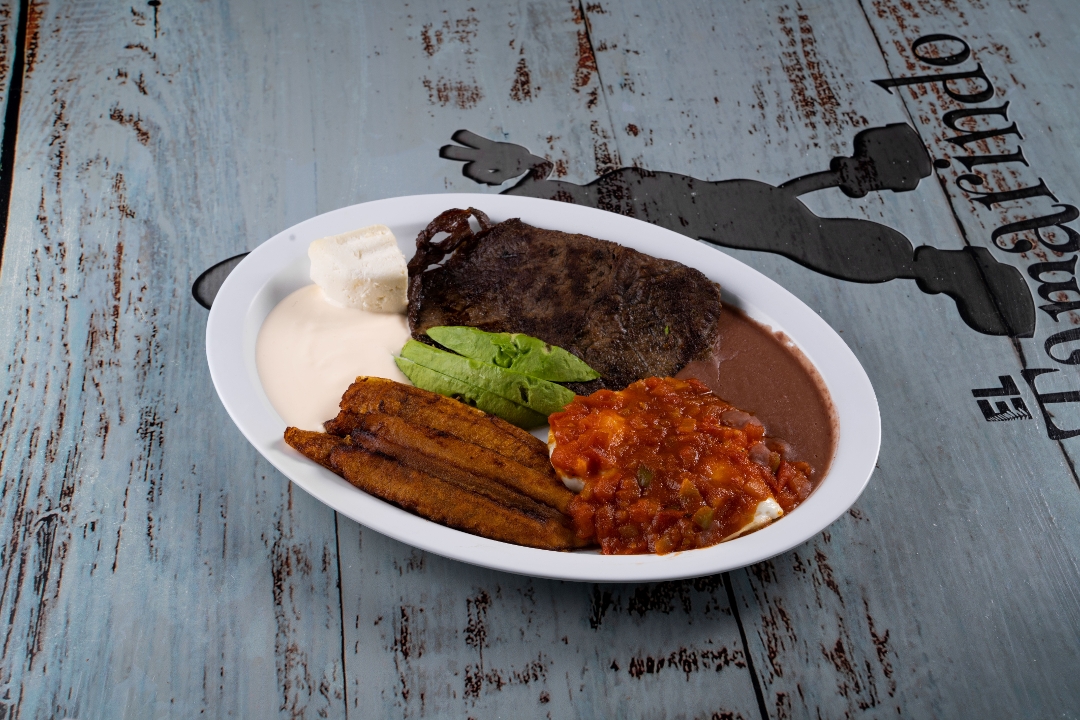Desayuno/Breakfast Carne Asada (Grilled Beef).