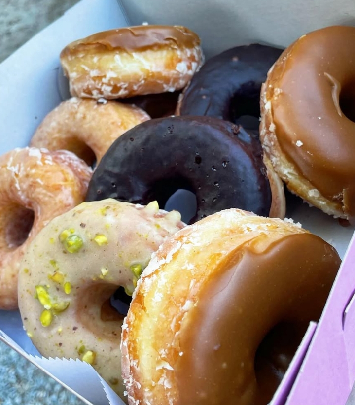 Mixed Box of Doughnuts (4 Piece).
