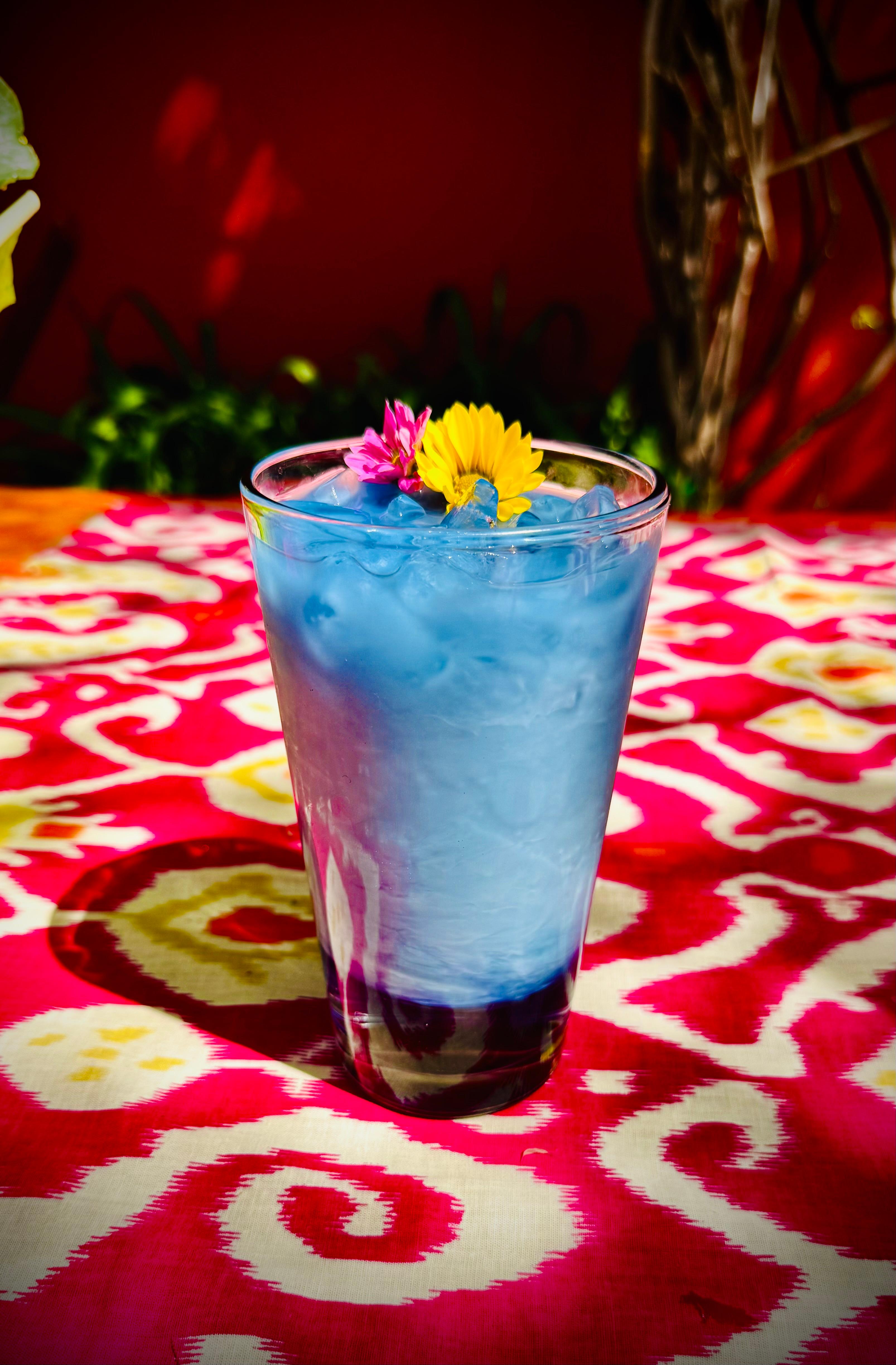 Blue Cloud ( Butterfly Pea tea with creamer).