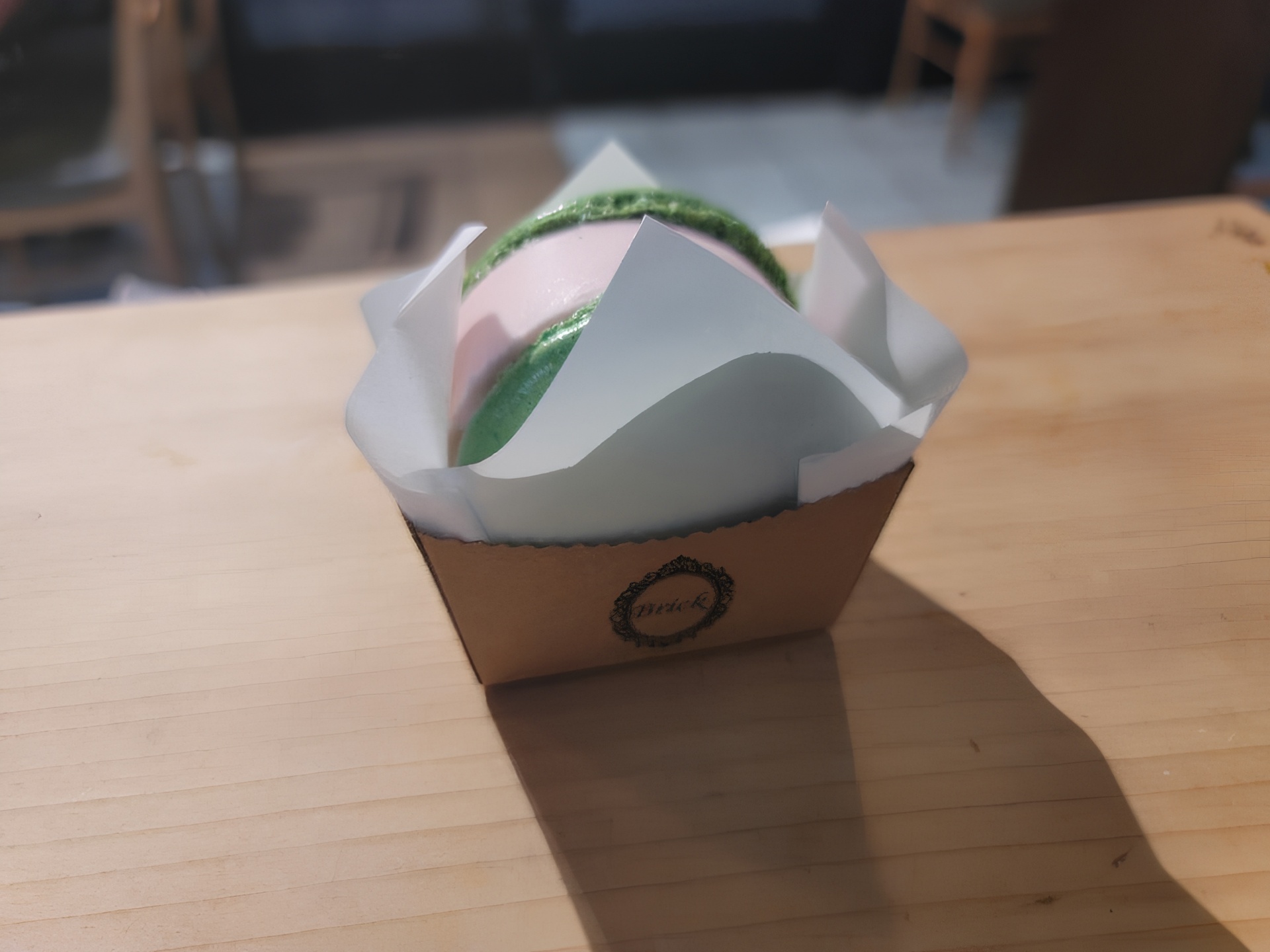RT6-STRAWBERRY MACAROON.