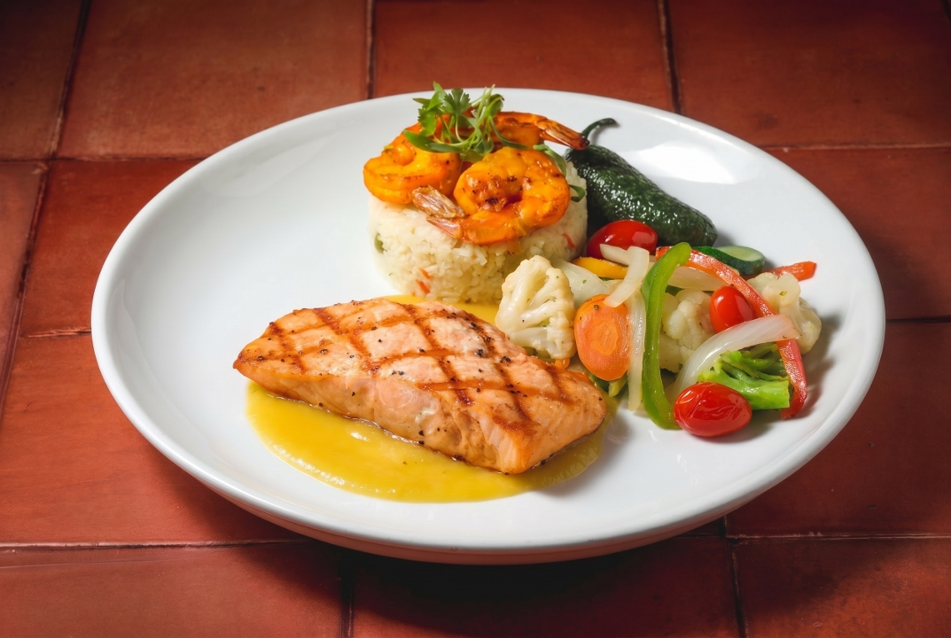 Pina Salmon con Camarones.