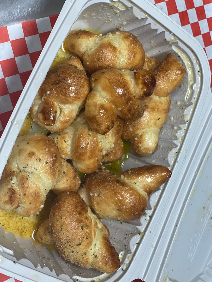 GARLIC KNOTTS.