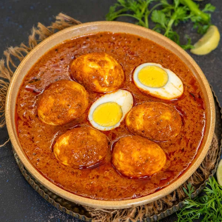 L-Madurai Egg Curry.